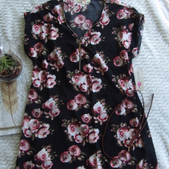 Wishful Park Dresses & Skirts - Wishful Park Rose Mini Dress With Belt Super Cute